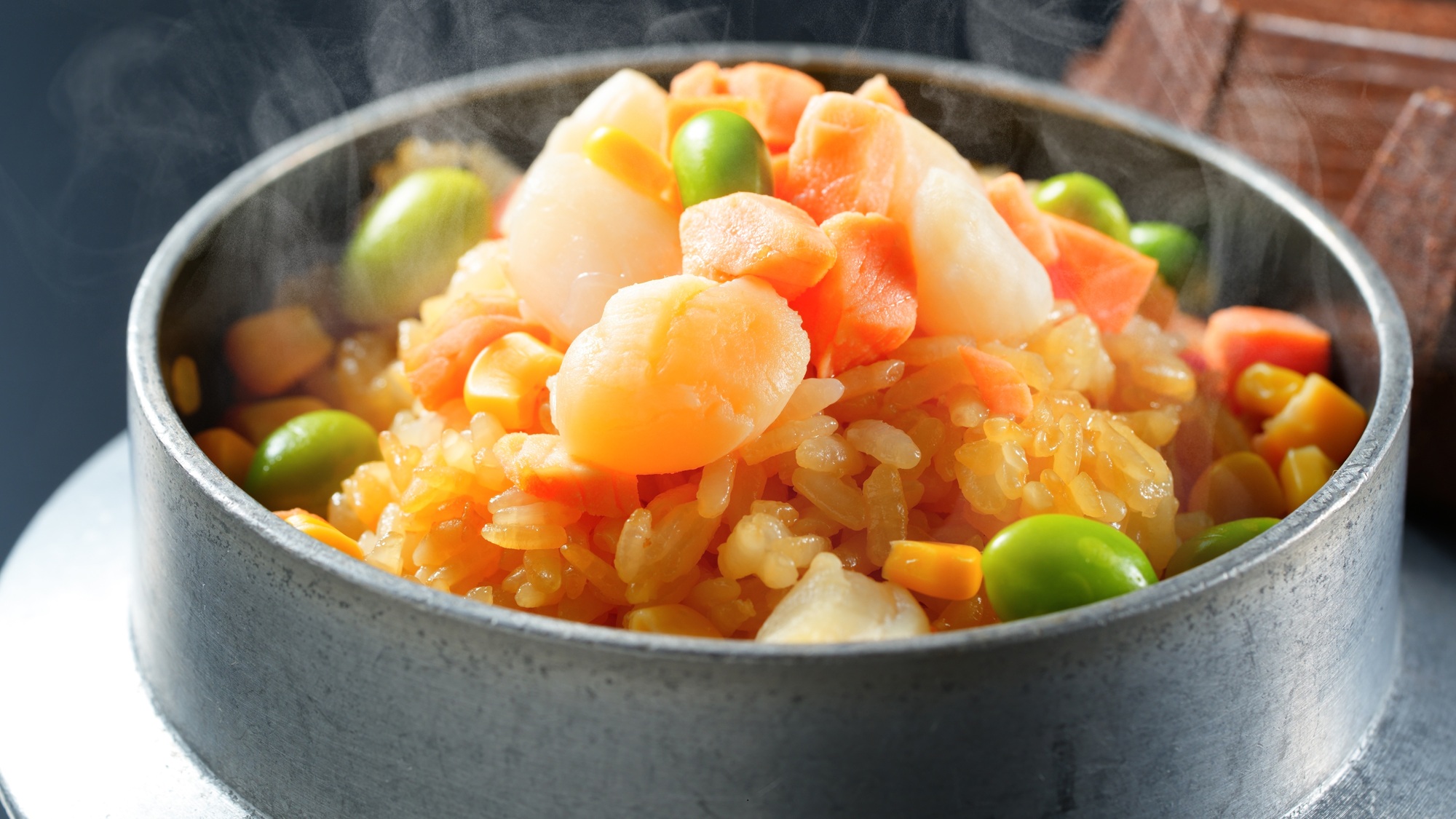 【2025年秋冬会席】炊き立てほかほか！旨味を閉じ込めた海鮮炊き込み釜飯