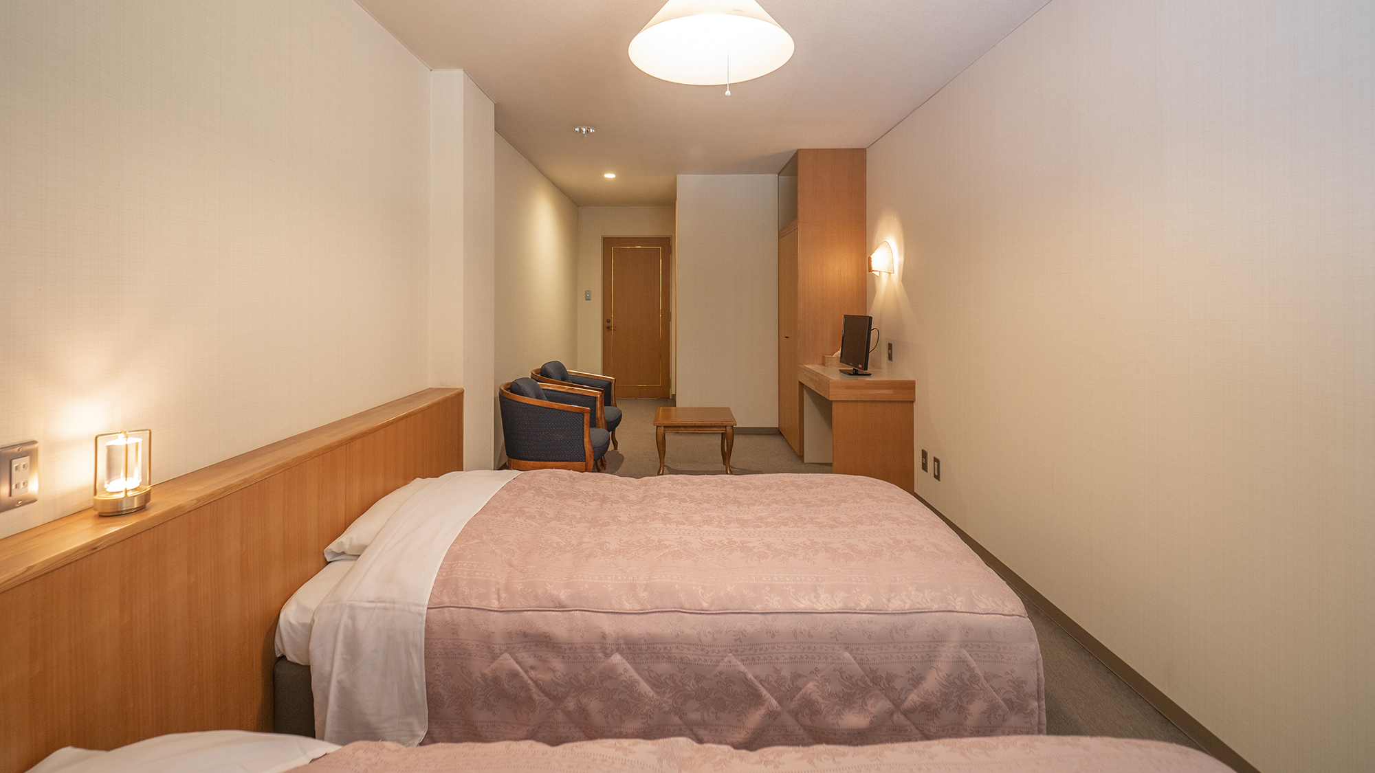 【ツインルーム】バス・トイレ付／18平米／禁煙