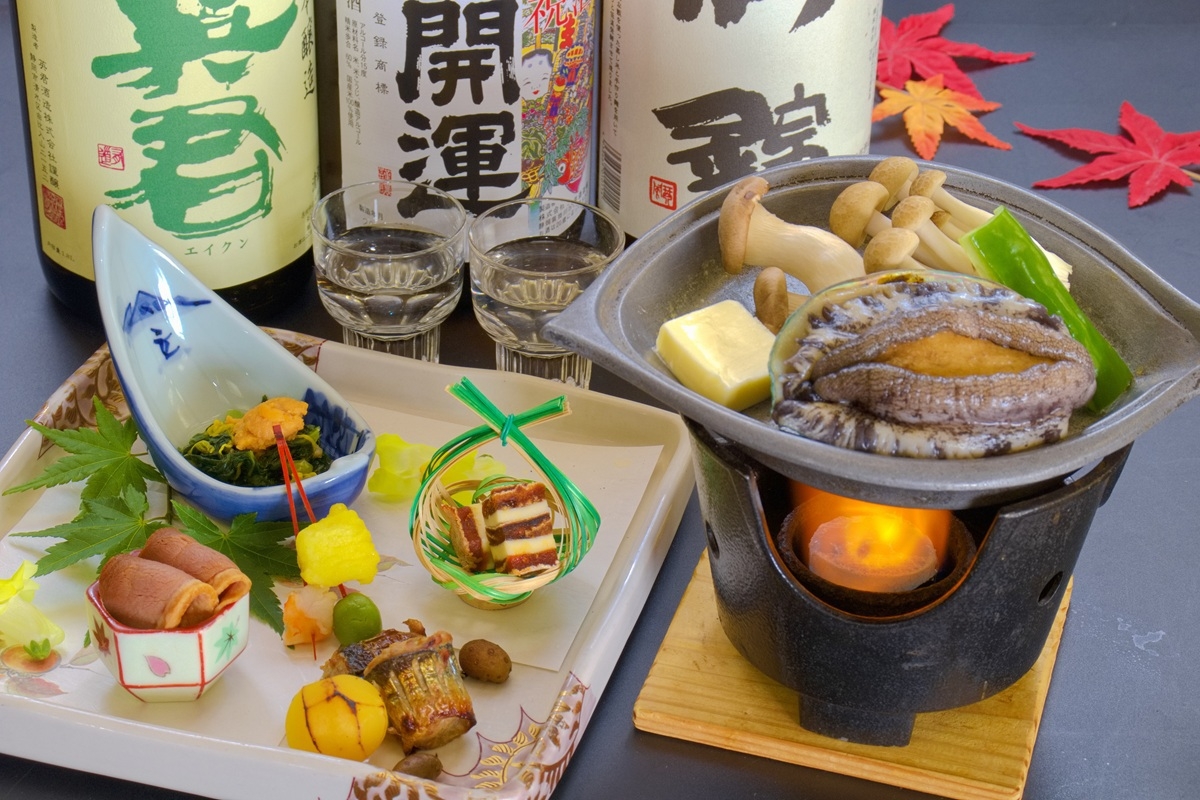 【家族旅行応援】3名からお得なグループ割プラン♪鮑とキノコのバターステーキハーフ会席＆バイキング