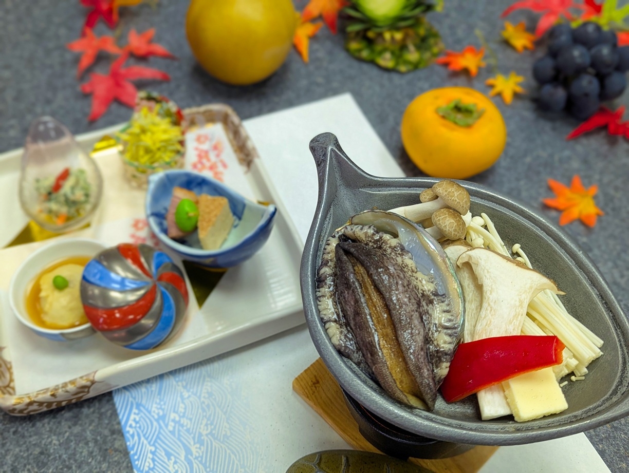 【家族旅行応援】3名からお得なグループ割プラン♪鮑とキノコのバターステーキハーフ会席＆バイキング