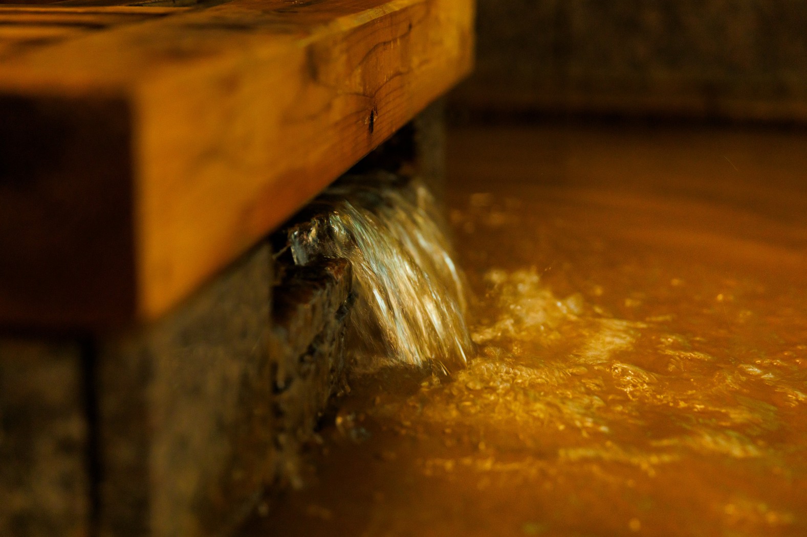 大浴場【源泉】①