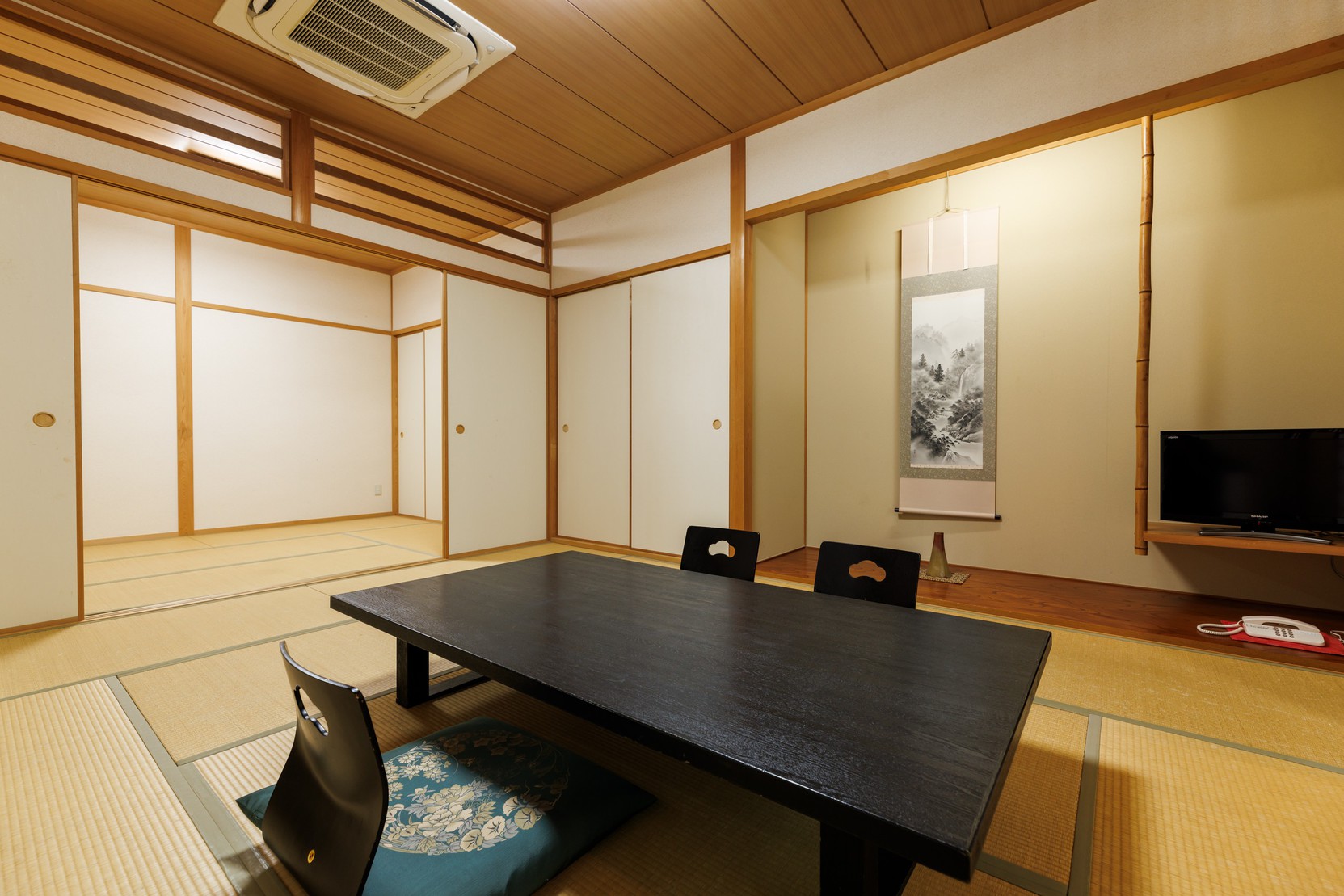 ２間続きゆったり和室【10畳＋6畳】①