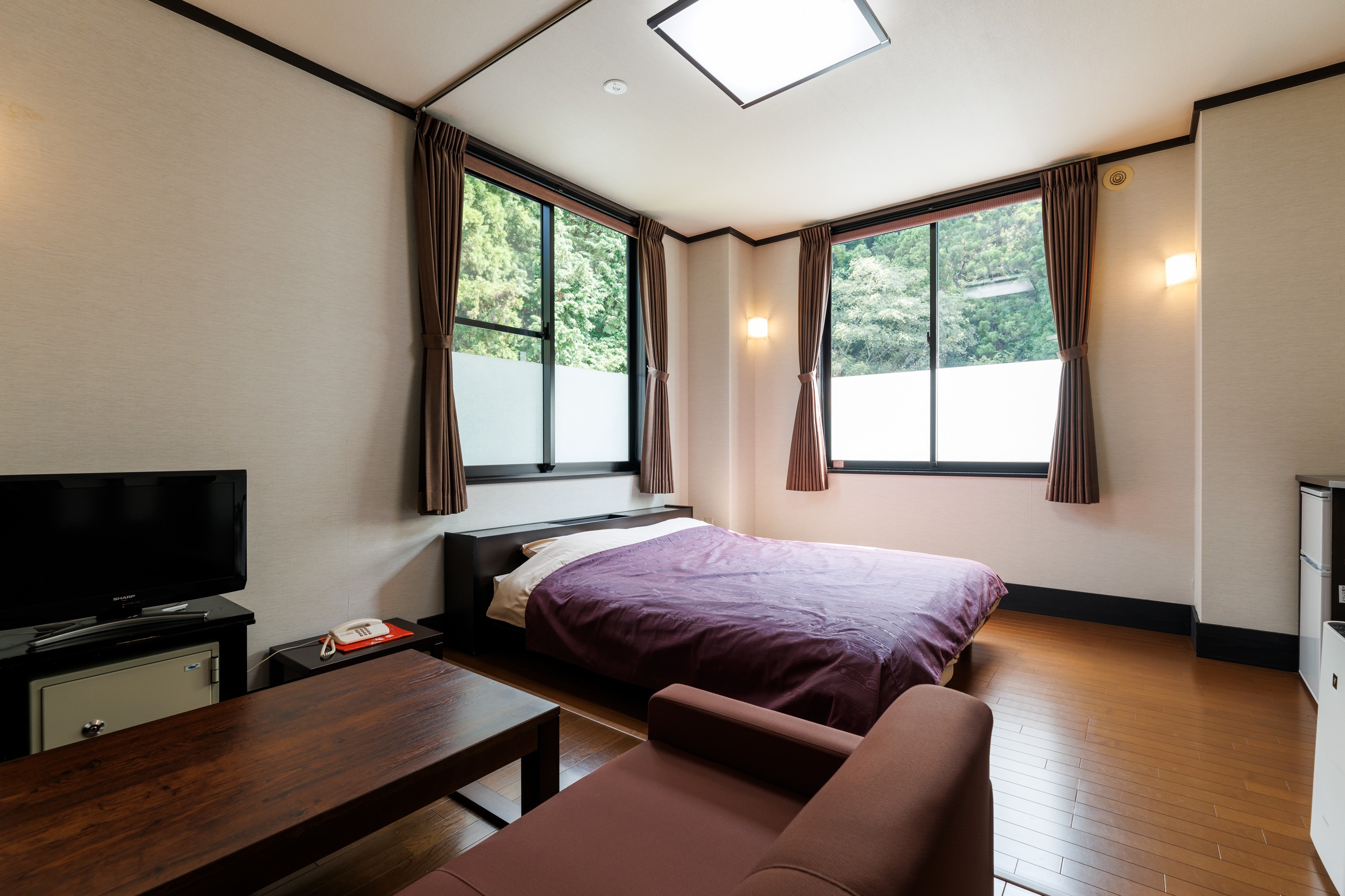 和洋室【ダブルベッド＋和室４,５畳】①