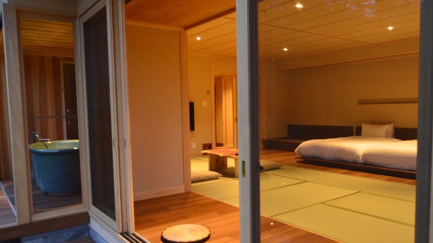 露天風呂付客室＜竹の音＞落ち着いた造りの室内でのんびり