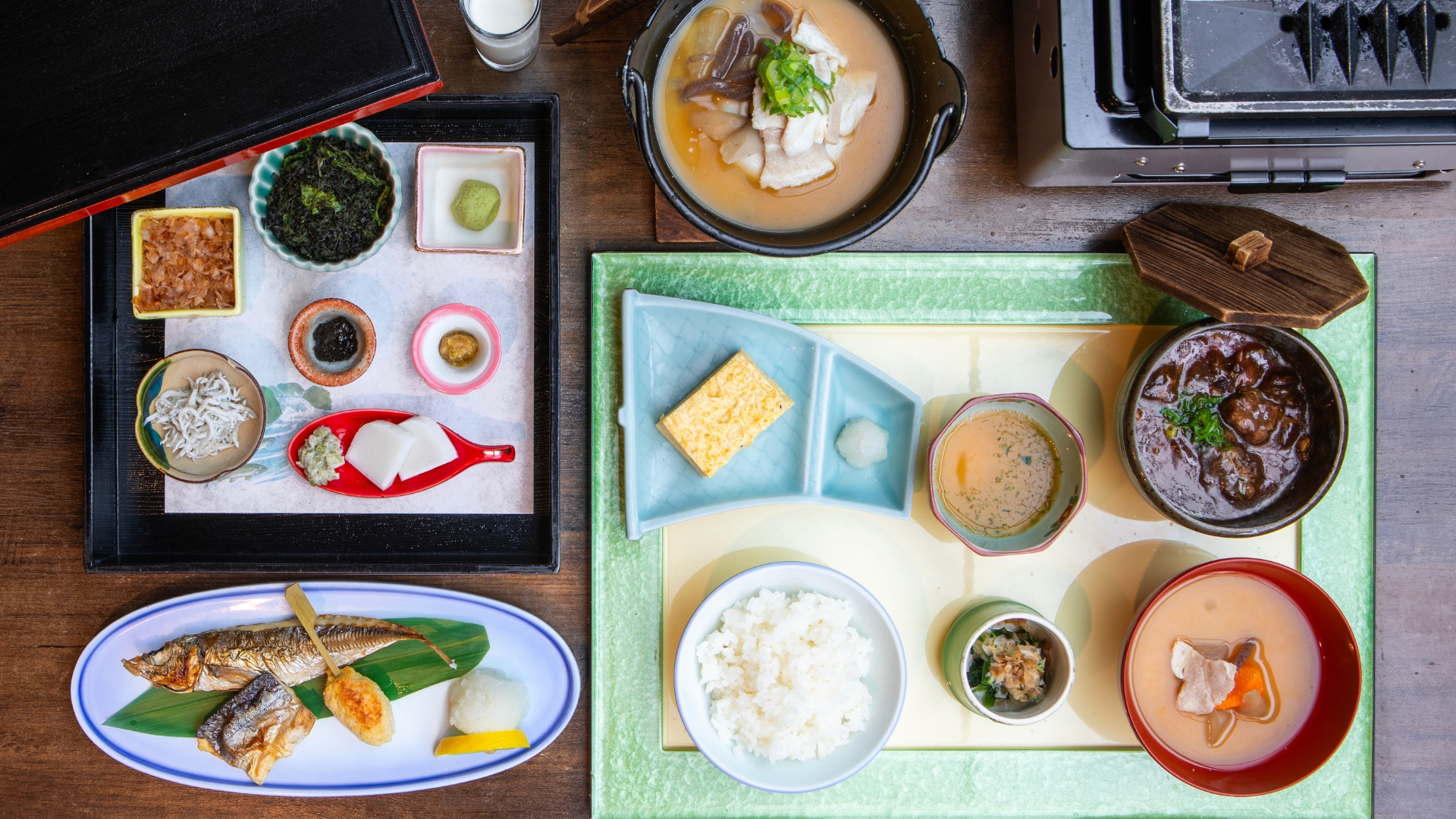 田舎を味わう和定食。ごはんに合うお供がたくさん並びます