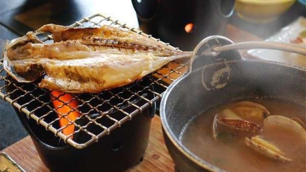 ●【ご朝食】アジの干物はお客様ご自身で炙っていただくので熱々でご賞味いただけます