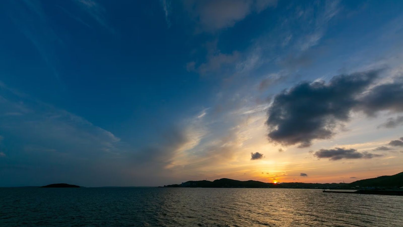 夕暮れの三河湾