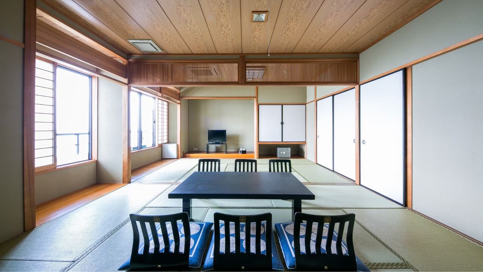 ご友人・ご家族利用でも安心の広さ！