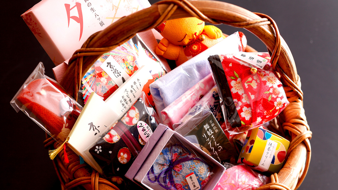 もらって嬉しい京都のお土産プレゼント！（係がお持ちする商品の中から1点ずつお選び下さい）