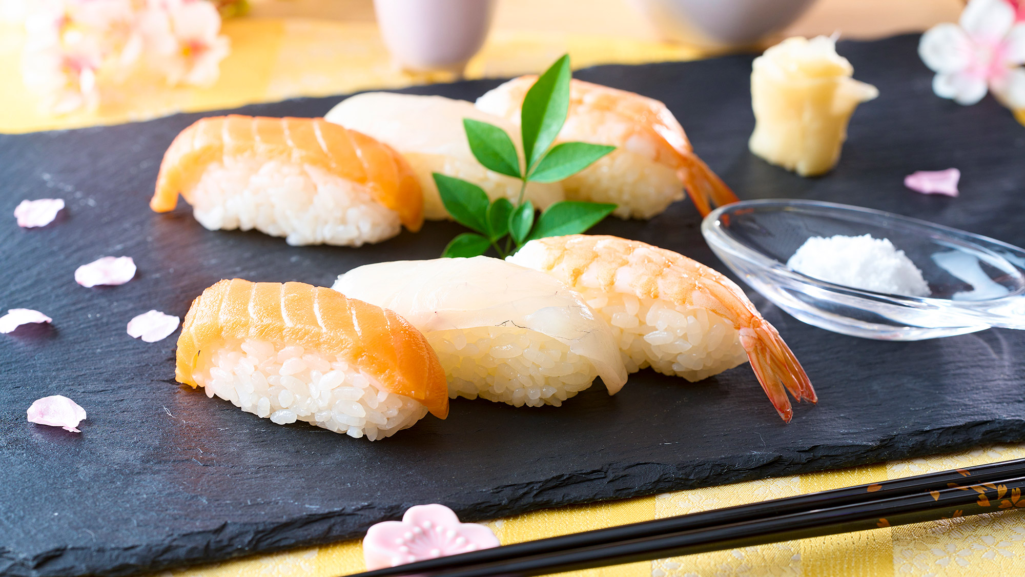 年齢問わず人気の握り寿司も食べ放題。