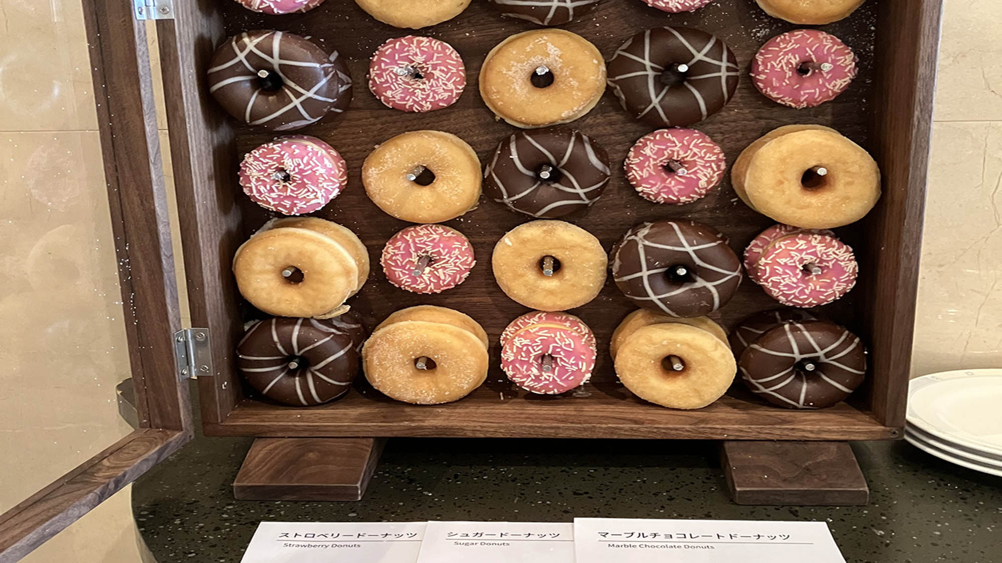 【朝食バイキング】朝のひとときにぴったり♪食べやすい小さめサイズのウォールドーナッツ