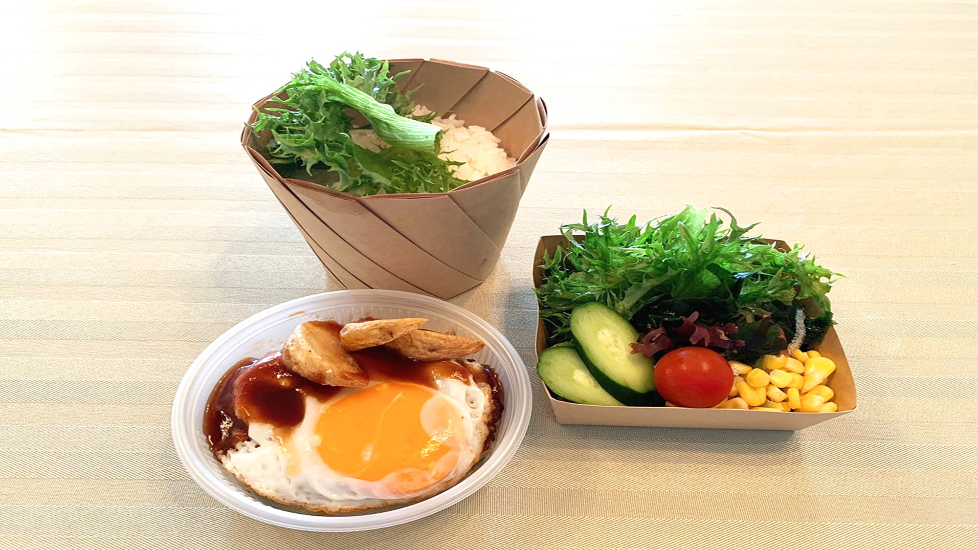 【夕食】夕食は「ロコモコ丼」でお部屋でお手軽に♪