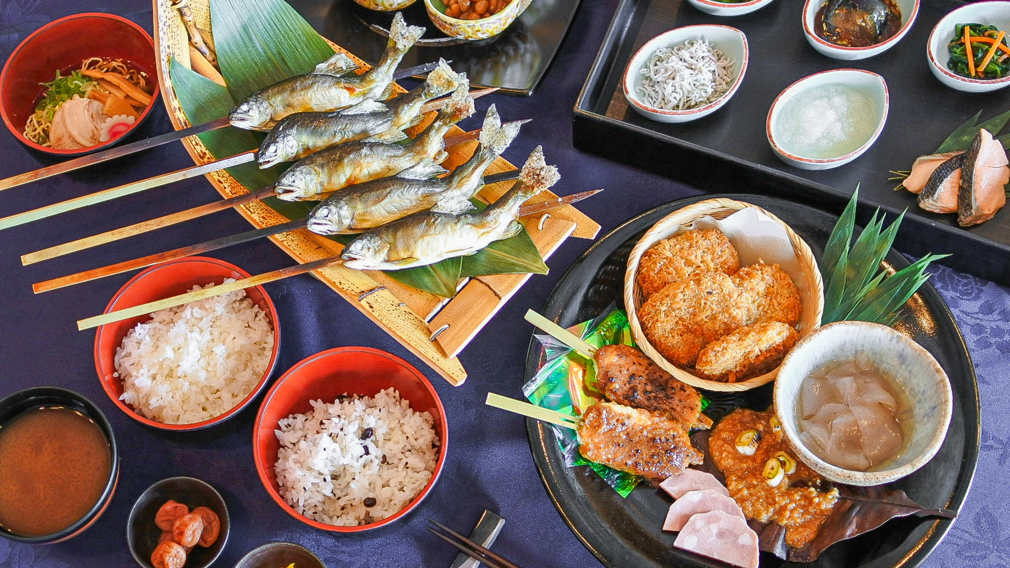【朝食バイキング】朝食は地元の食材を使用したビュッフェスタイル！季節ごとにメニューは変更します。 