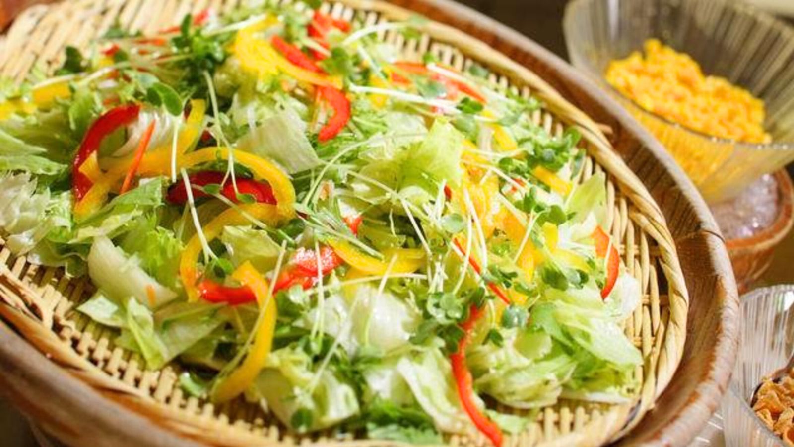朝食ビュッフェ　フレッシュサラダ