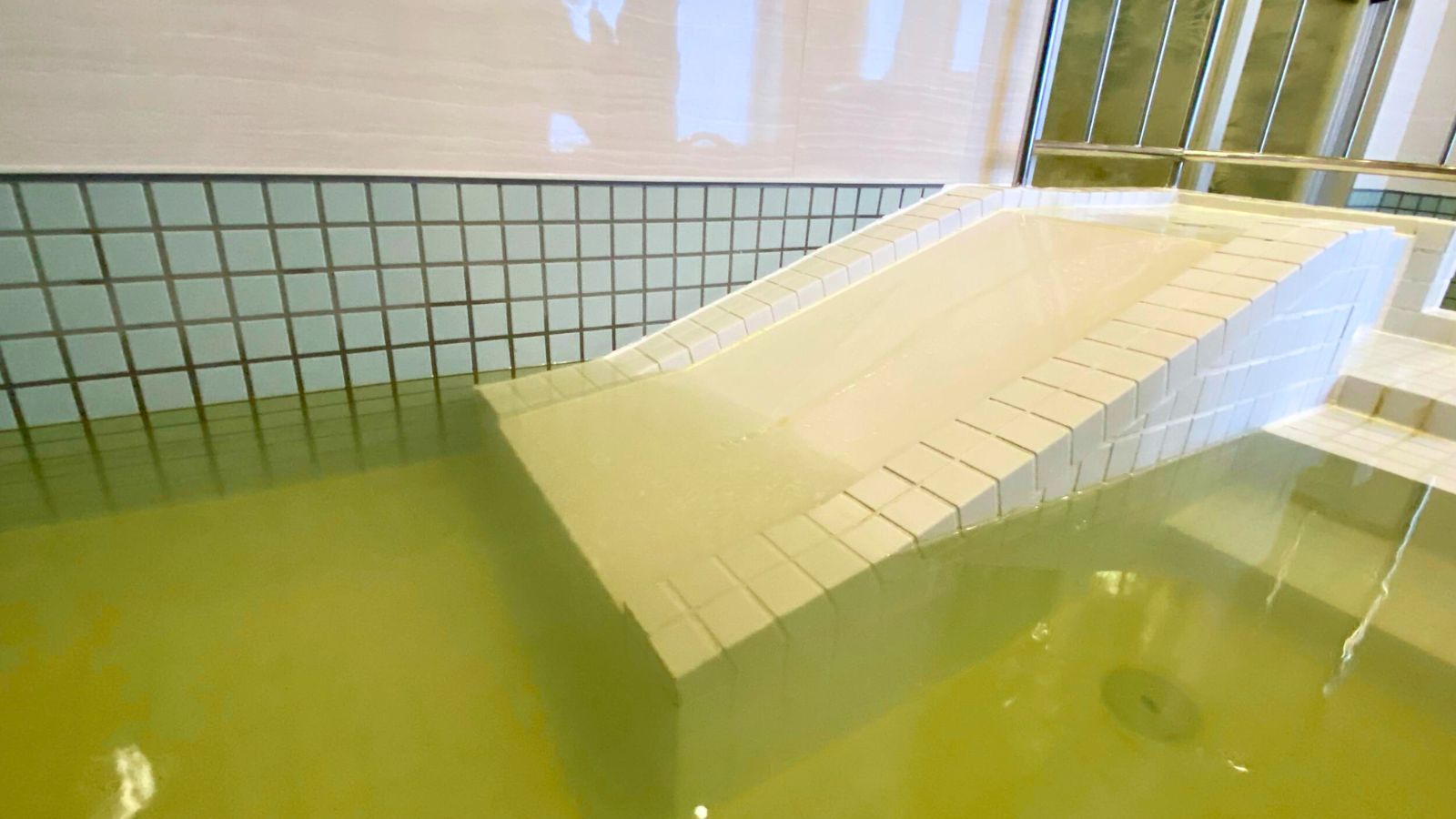 貸切風呂 ジャングル 遊べる滑り台