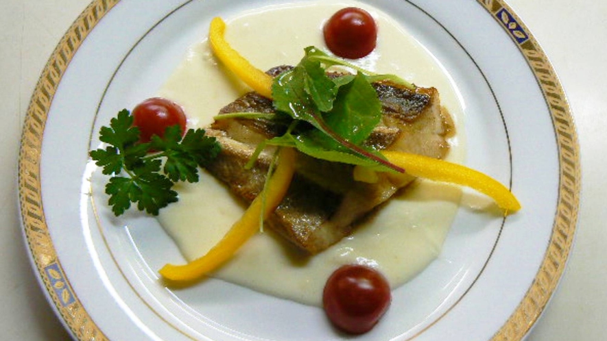 ・【夕食一例】プチフレンチコースの魚料理