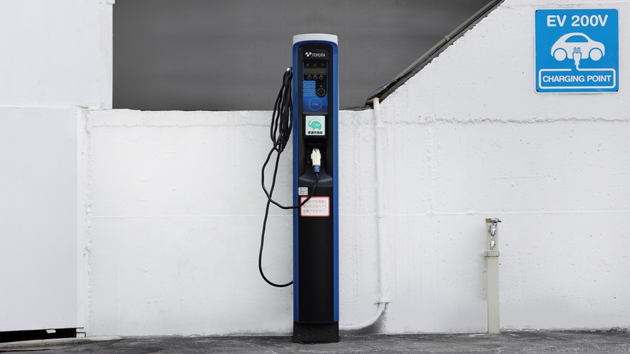 第2駐車場 PHV車・EV車充電器(200v普通充電) 充電希望の方はスタッフまでお申し出ください。