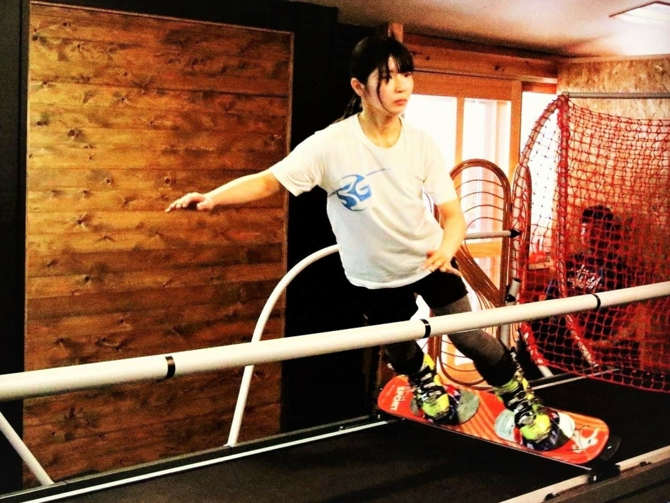 【リニューアル★】スカイテックスキー＆スノーボードシュミレーター30分トレーニングプラン＜素泊まり＞