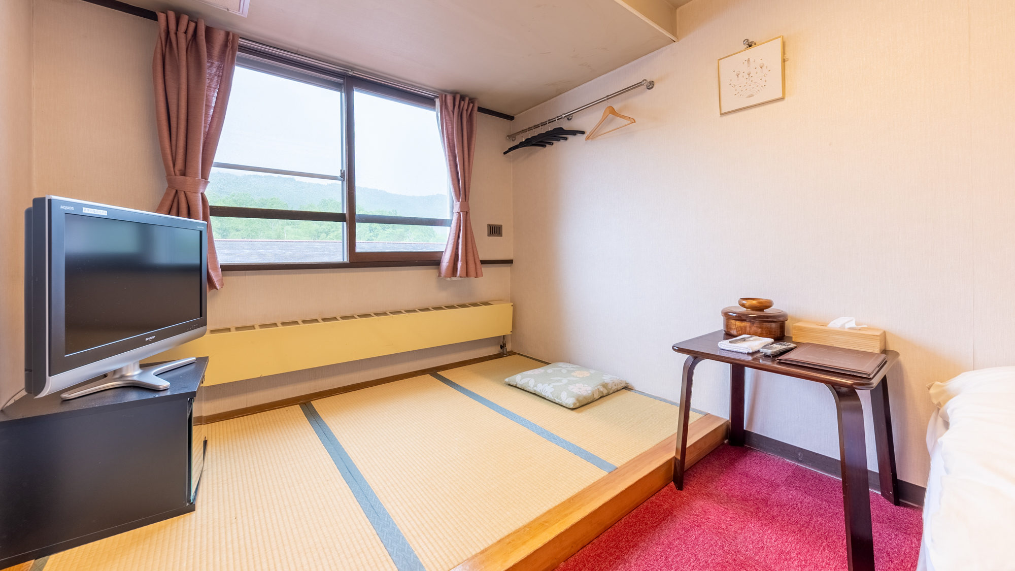 【禁煙】ツインルーム(トイレ付き、バス共用)