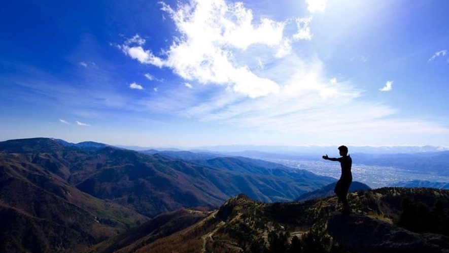 ・山頂から広がる雄大な景色を独り占めできます