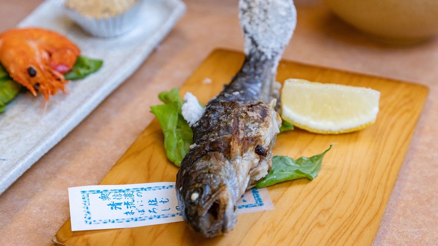 ・【夕食一例】奥信濃の清流で釣れた天然鮎の塩焼き
