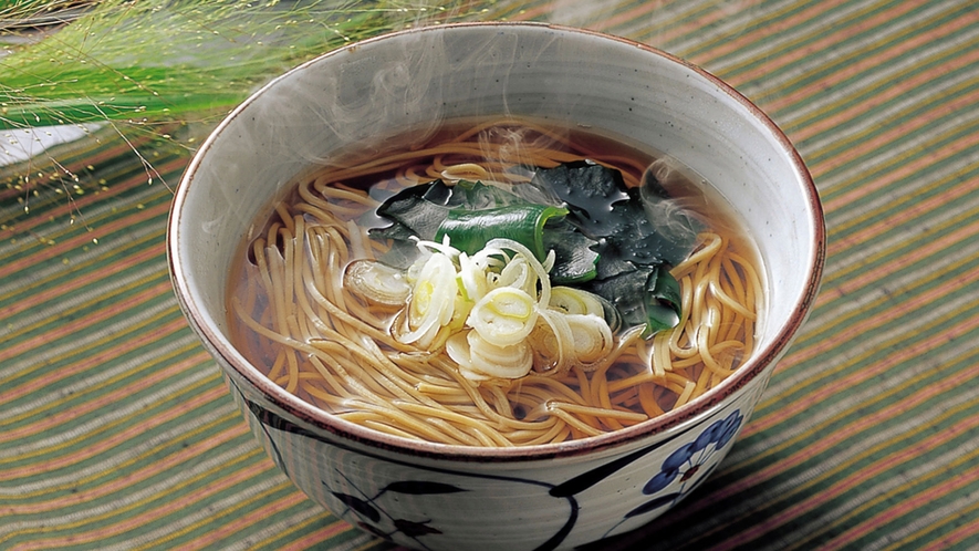 ・【夕食一例】そばの一大産地信州ならではの温かいかけそば