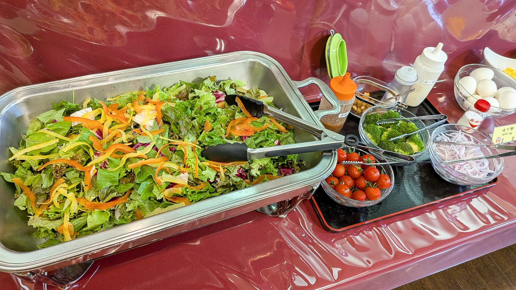 ・【朝食】新鮮な季節ごとの旬の野菜もご用意しております