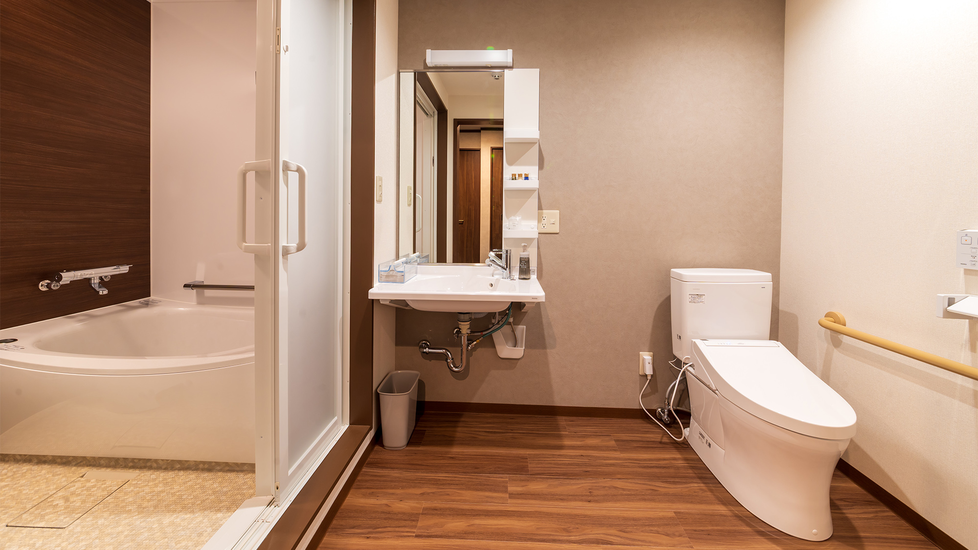 ◆【客室】Es-2 308⑥ 入口～居室～トイレはバリアフリーです。浴室の入口のみ段差がございます。