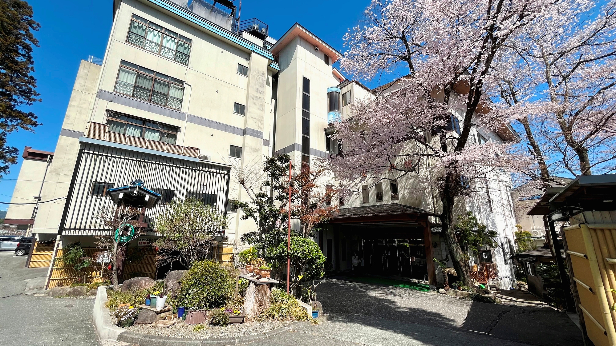 【外観】天空の城三宜亭本館へようこそお越しくださいました。 