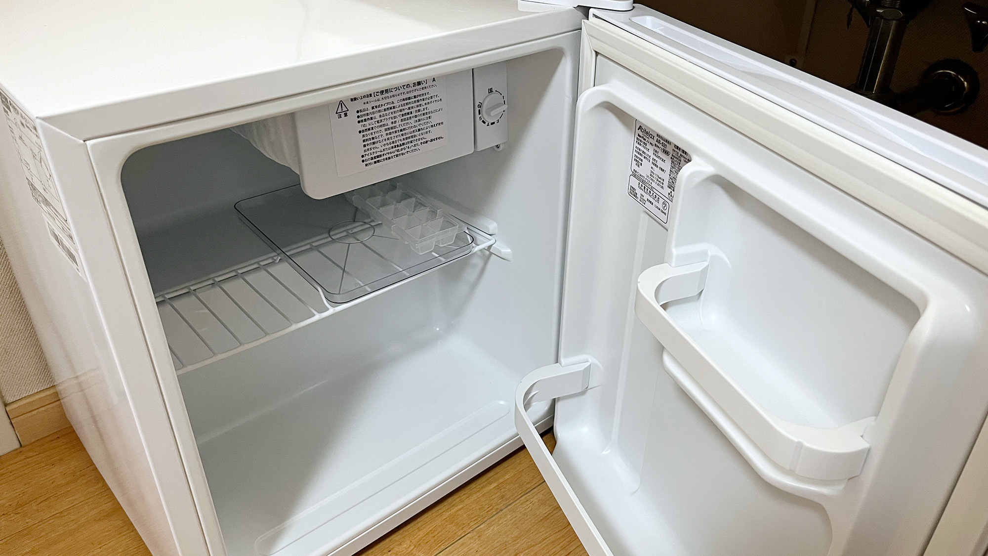 【客室備品】小型の冷蔵庫を全室完備