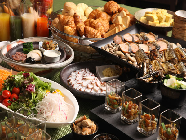 Breakfast buffet (Japanese and Western)