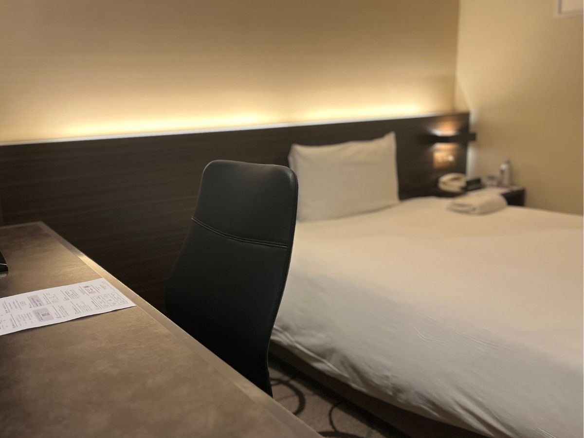 ビジネスに最適な広々デスク＆チェアー