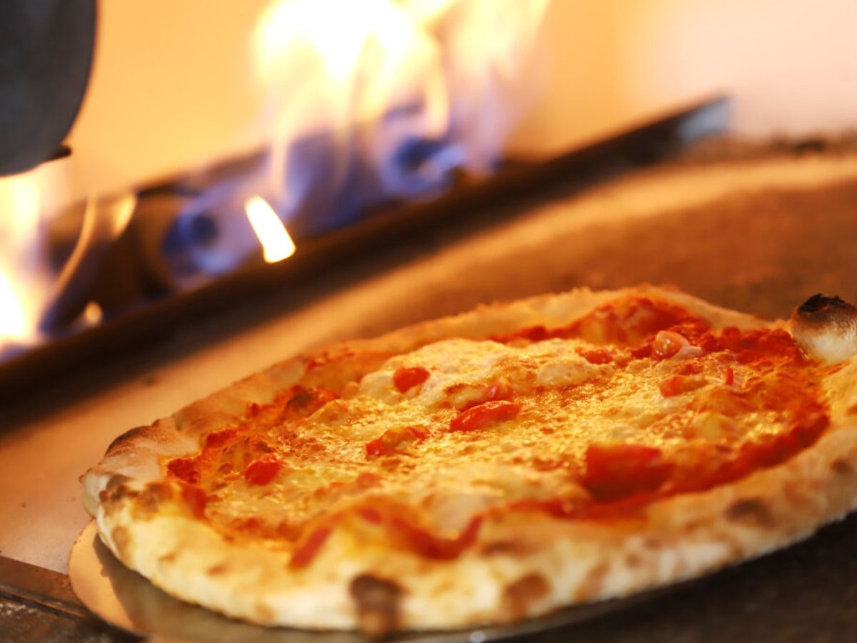 窯焼きピザ