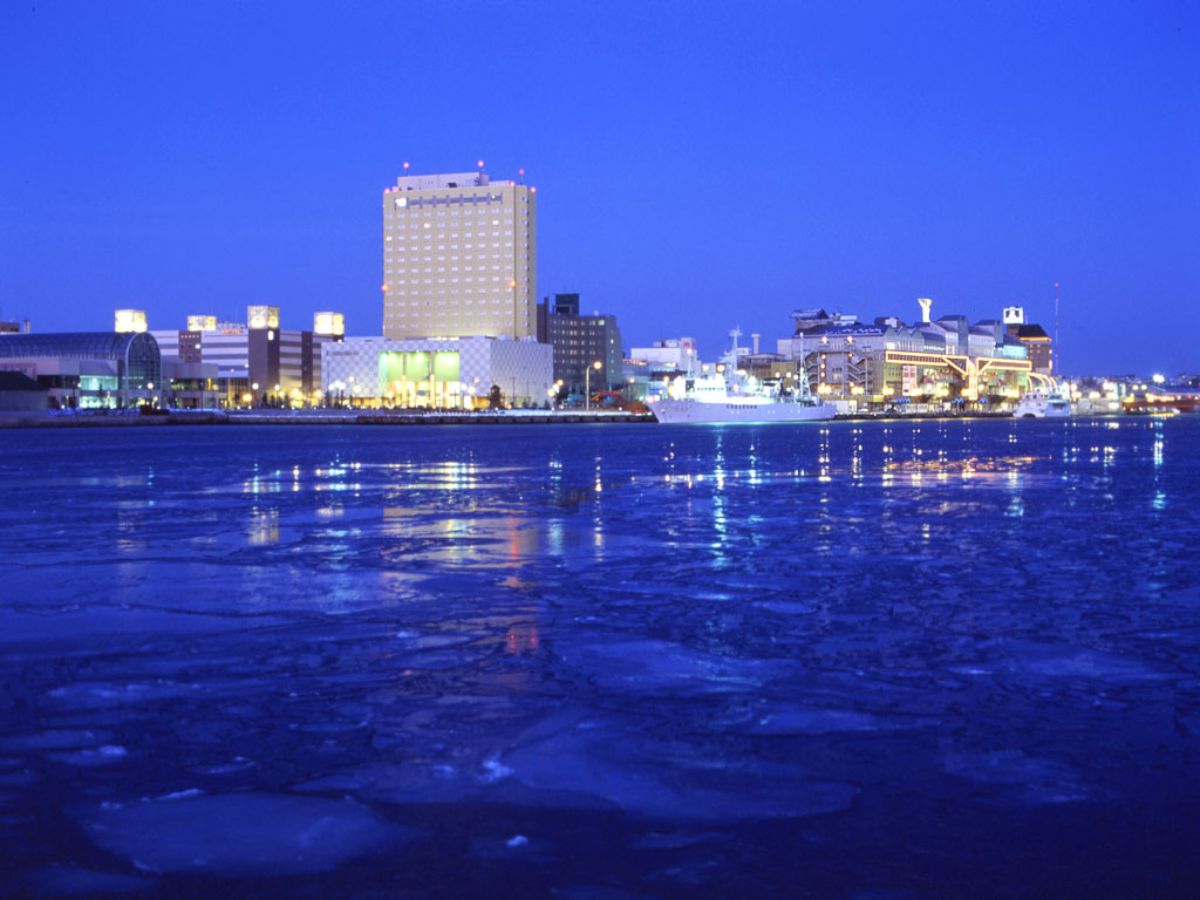 対岸からのホテル