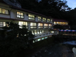 外観夕景