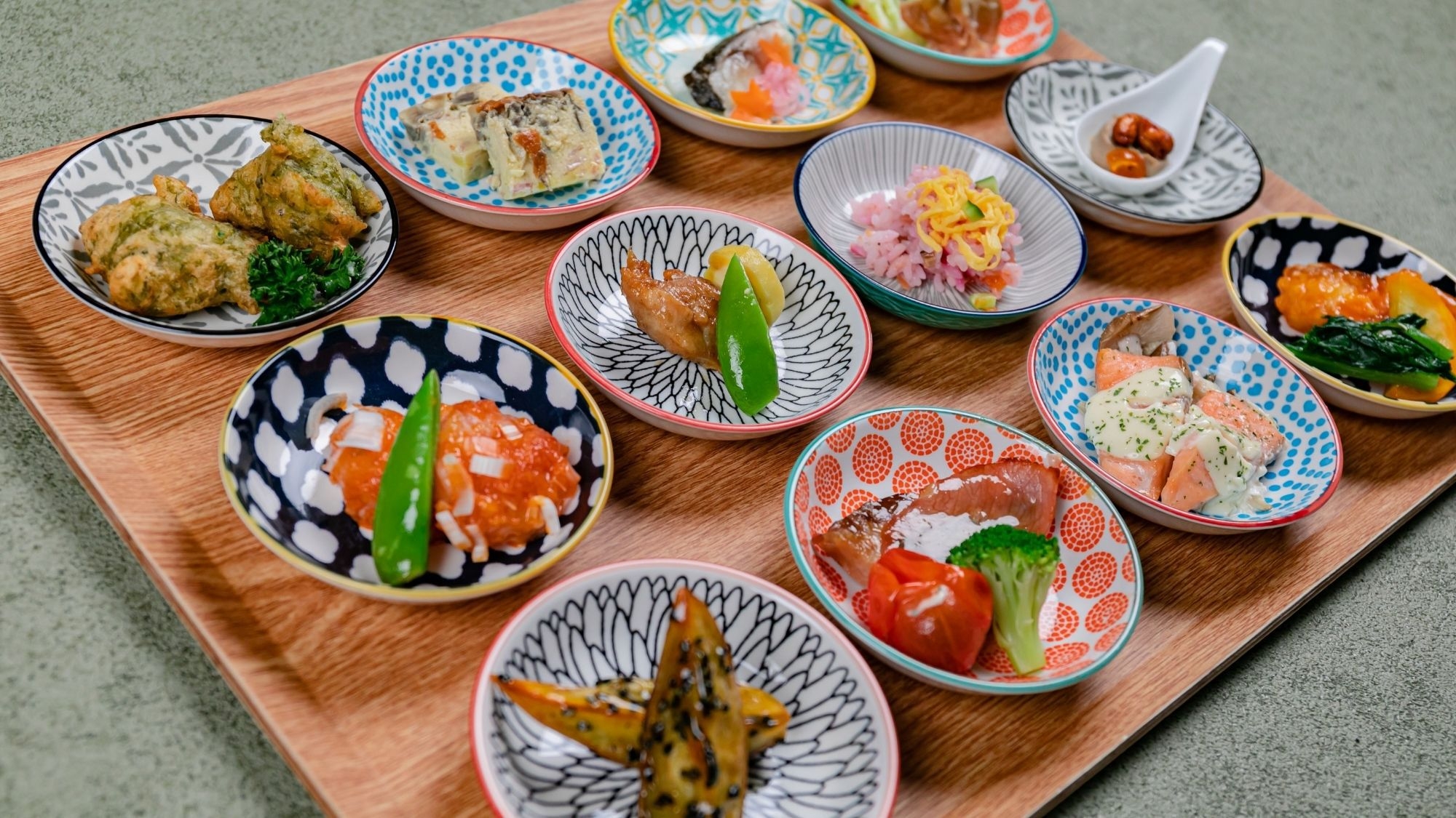 【ゴールド免許証提示で10％OFF】50歳以上＆ドライブ旅行応援〇郷土料理満載ビュッフェ（2食付）
