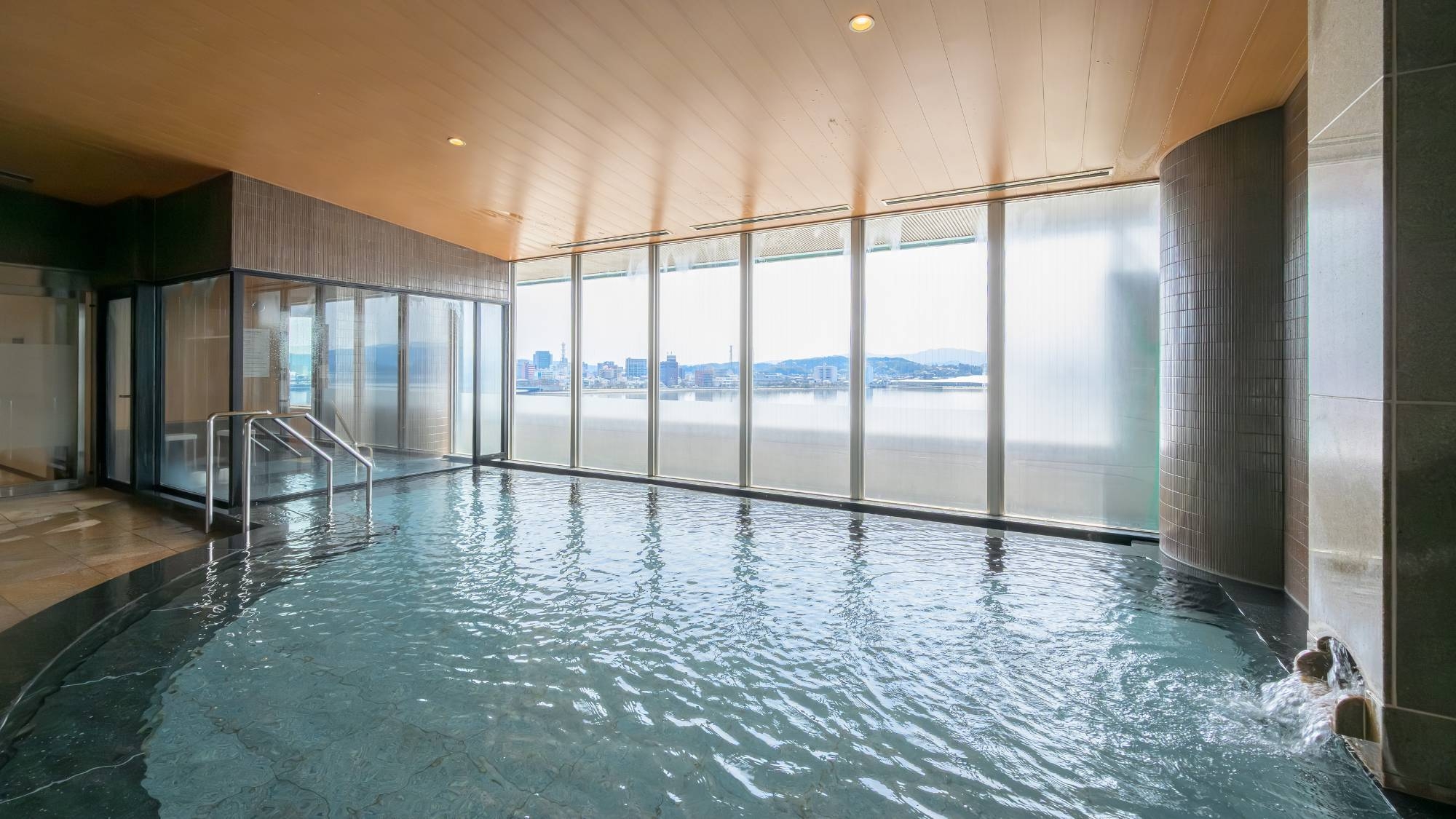 【宍道湖産しじみ汁＆松江城・遊覧船チケット付】話題のドラマは松江が舞台！松江城ほか聖地を巡る旅〇2食