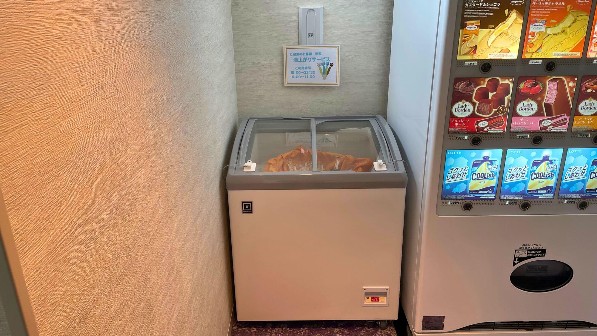 【2025年4月より】湯上がりアイスサービス！6F大浴場自販機コーナー、この冷凍ボックスが目印です