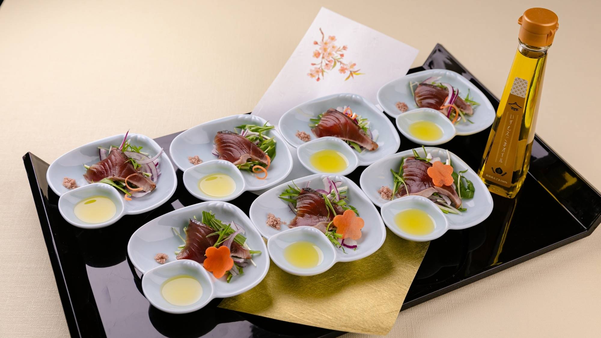 【春バイキング】旬のかつおの藻塩タタキをにえごまオイルドレッシングをかけて