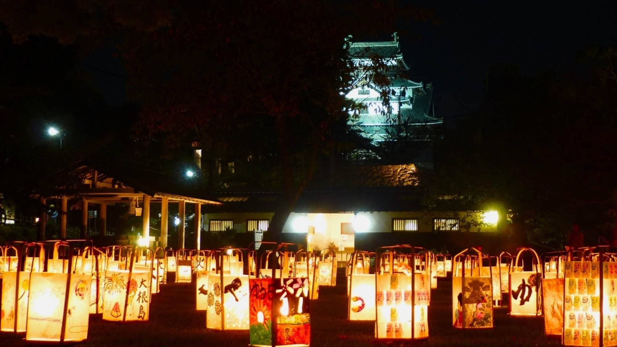 【松江水燈路】松江城周辺が幻想的にライトアップされる光のイベントです