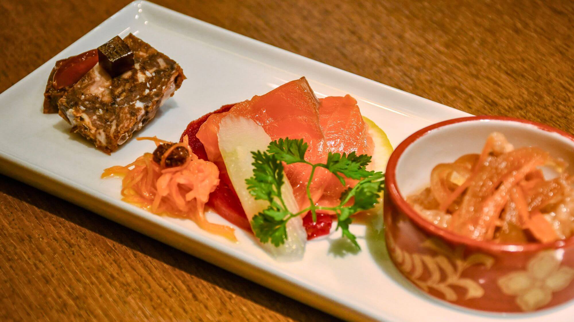 【鉄板焼レストラン葵】前菜からデザートまで、じっくり味わうディナーコースです。