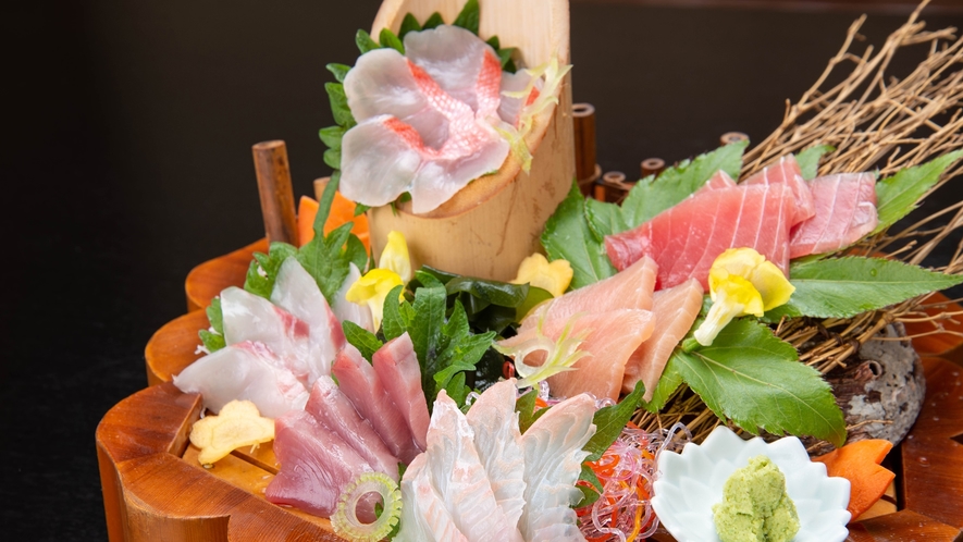 *夕食一例/地元で揚がった新鮮なものを贅沢に使用