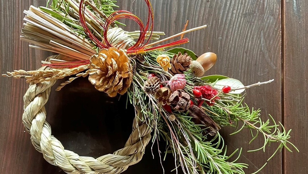 七島藺マイスターから教わる「クリスマスリース作り〜お正月アレンジ付き」オールインクルーシブ＜夕朝食＞