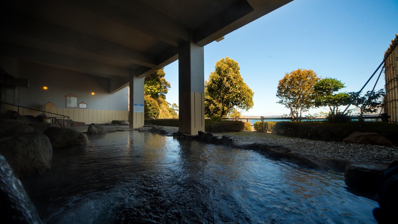 【連泊予約が断然お得】穏やかな湾、広い空、天然温泉- 非日常の癒しのひとときを -＜素泊り＞