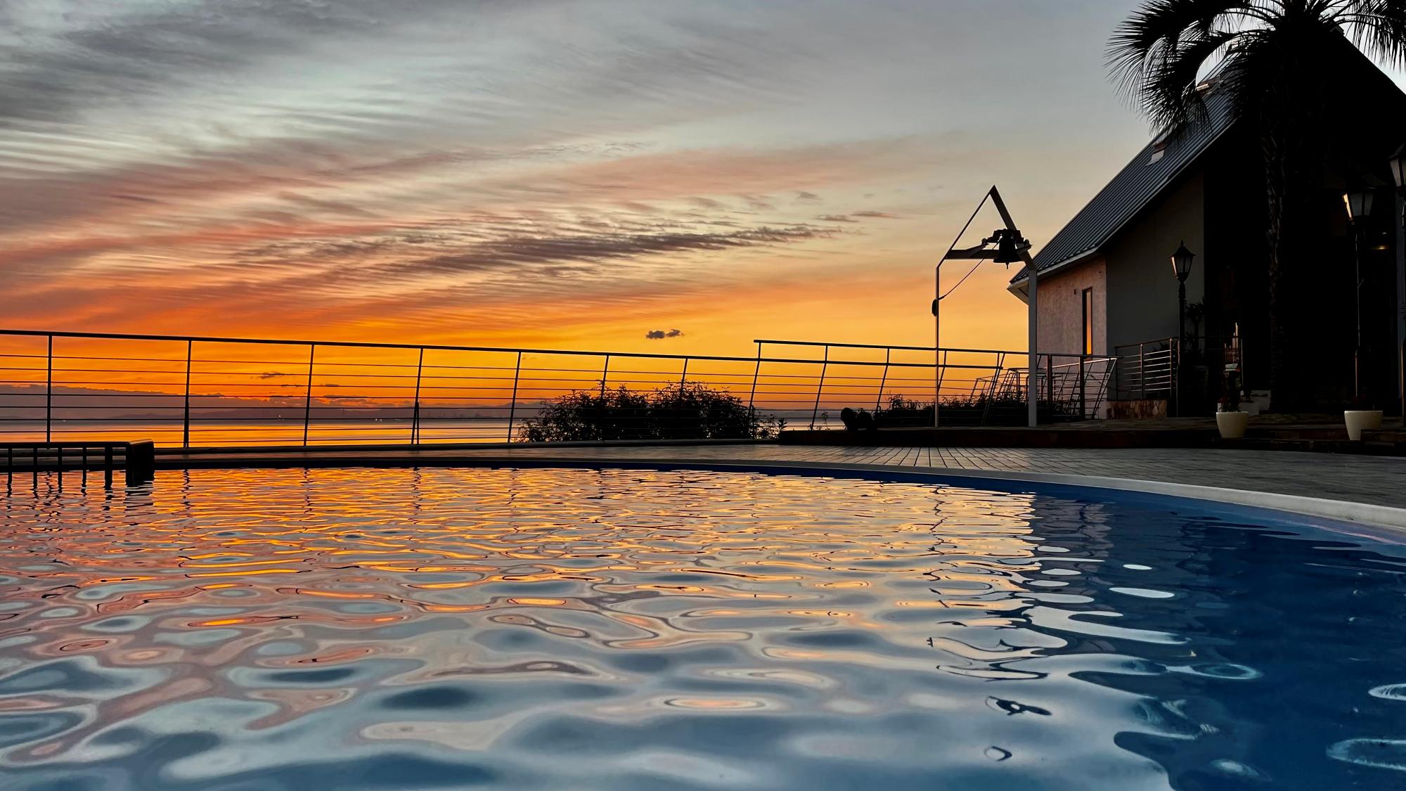 ■ナイトプール　7/3(金)よりお日にち限定で21:00迄ご利用いただけます。