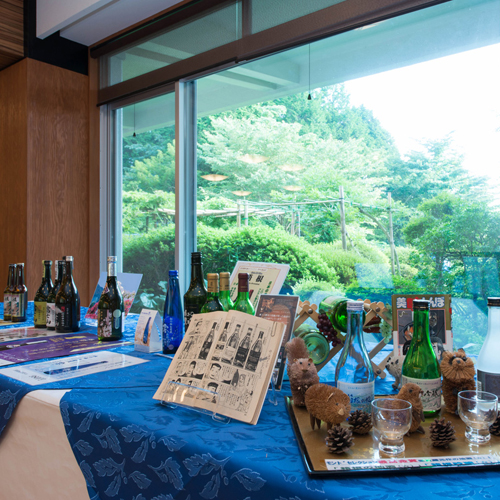 *夕食会場「檜（ひのき）」地酒などご用意しております