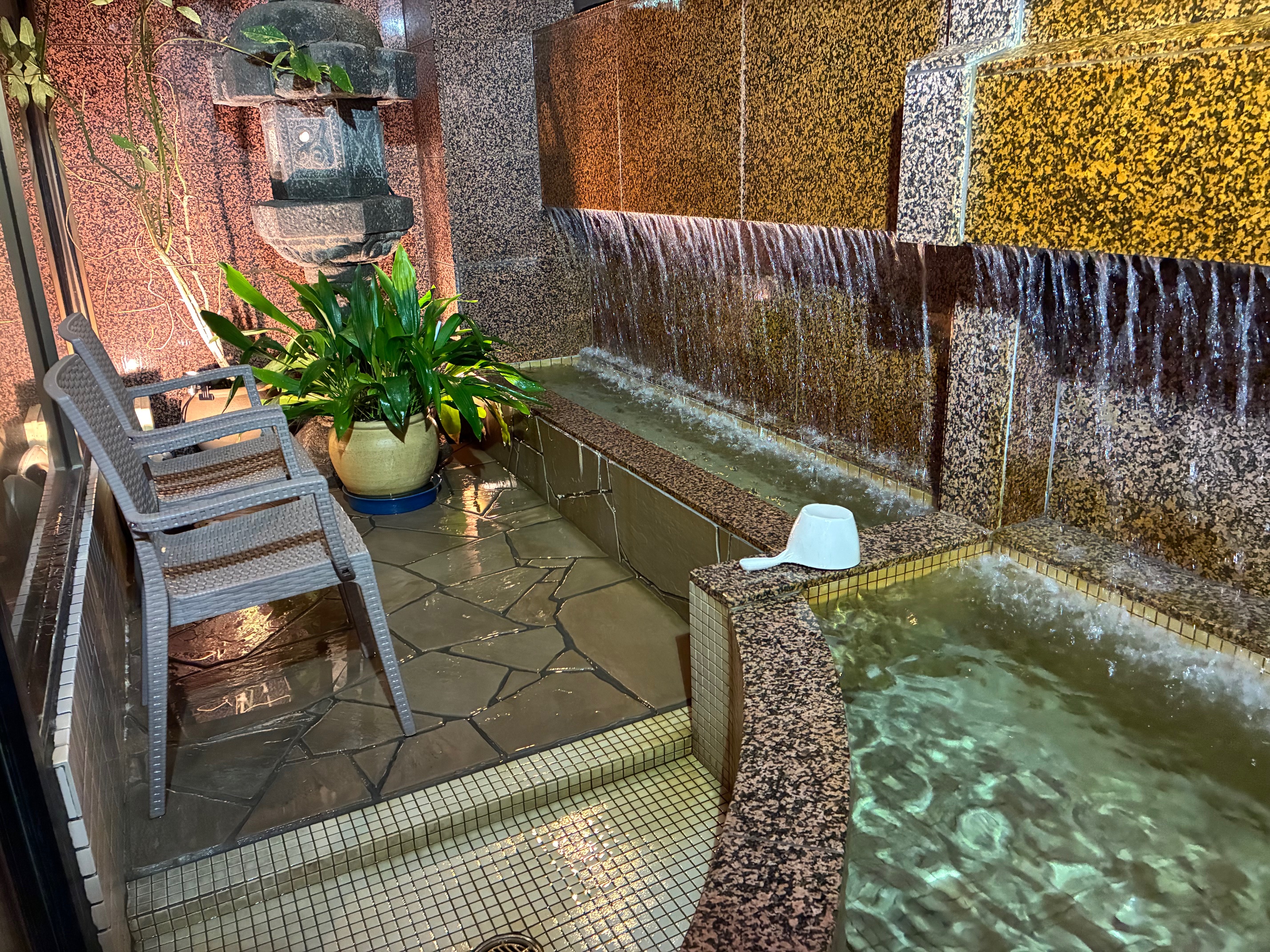 水風呂　ととのいスペース