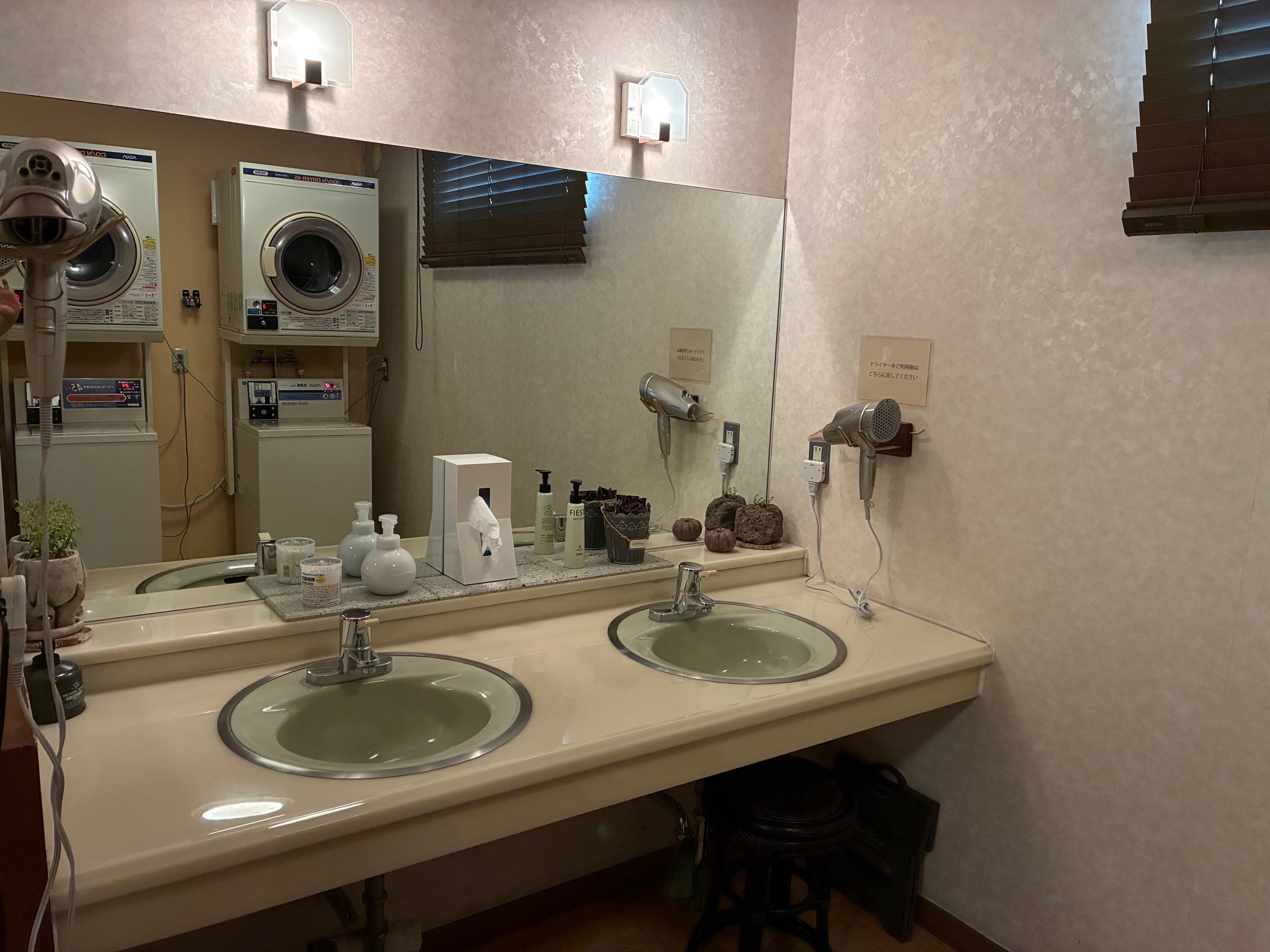 脱衣室　ドライヤー2台