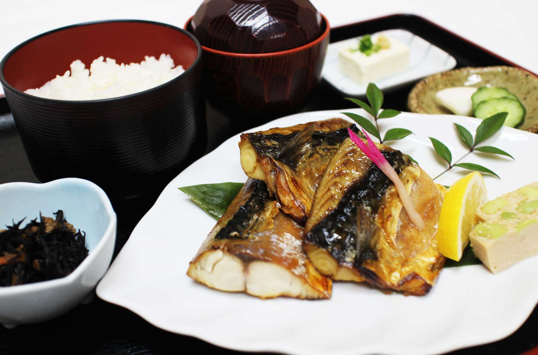 シーアマーレ（夜）焼きサバ定食