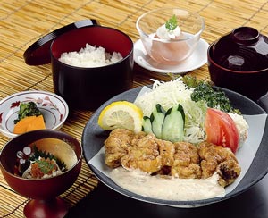 ランチ、夕食に宮崎名物「チキン南蛮」